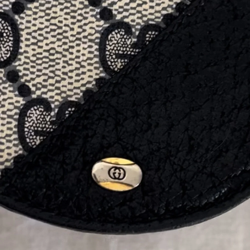 RARE Gucci Supreme Coin Holder Purse EUC Authenticity Guarantee